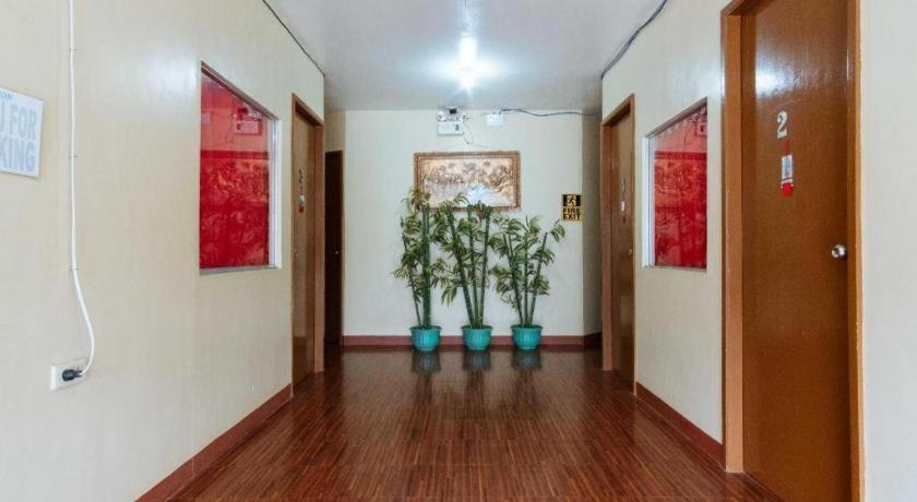 RedDoorz @ BM Road view 5