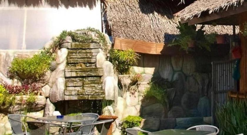Coucou Bar Hotel and Restaurant