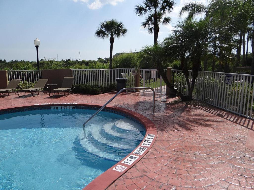 Holiday Inn Express Hotel & Suites Port Charlotte, Foto 12