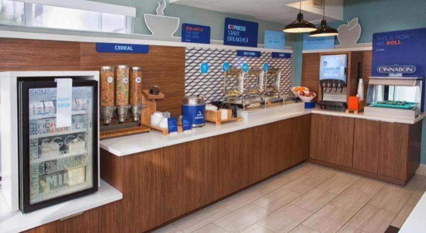 Holiday Inn Express Hotel & Suites Port Charlotte, Foto 14