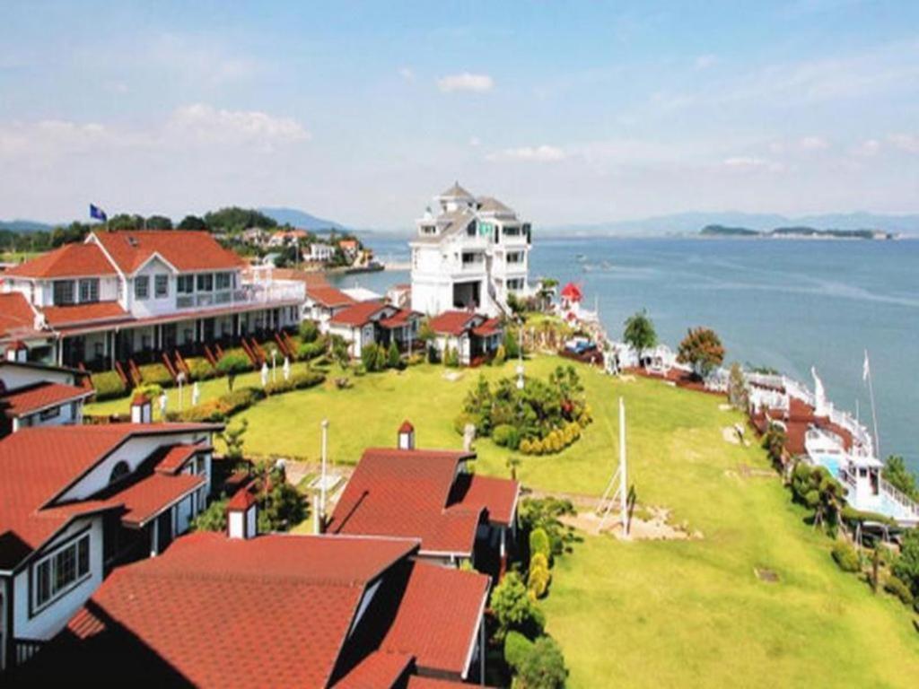 Human Valley Pension