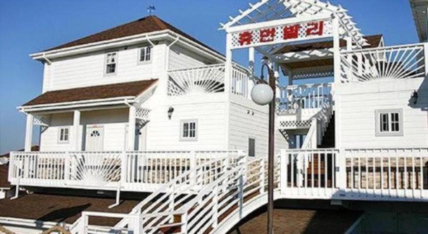 Human Valley Pension