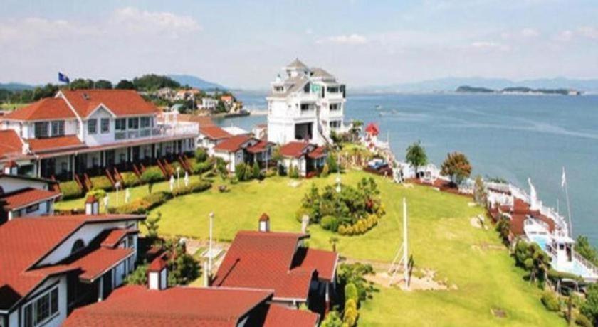 Human Valley Pension