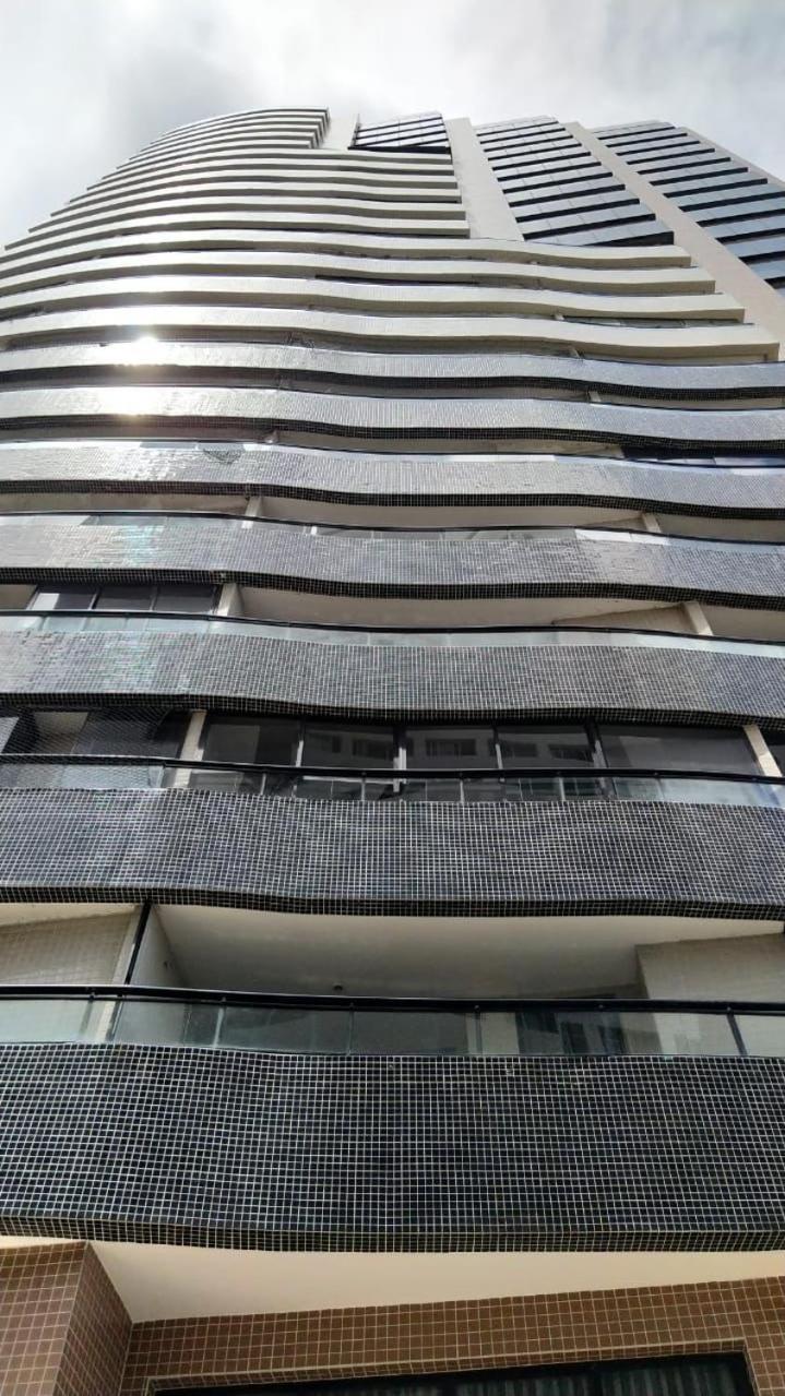 Alugo apartamento frente mar