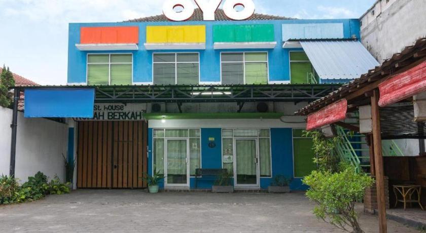 OYO 1242 Penginapan RB Syariah