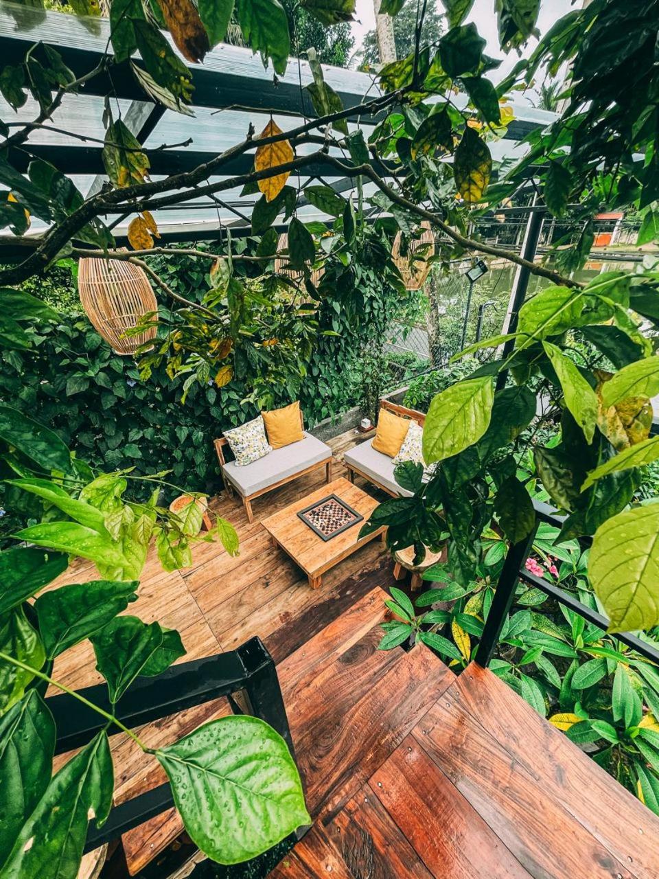 Sesatha waters edge villa