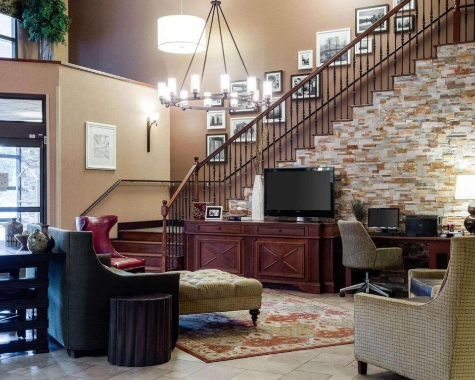 Comfort Suites