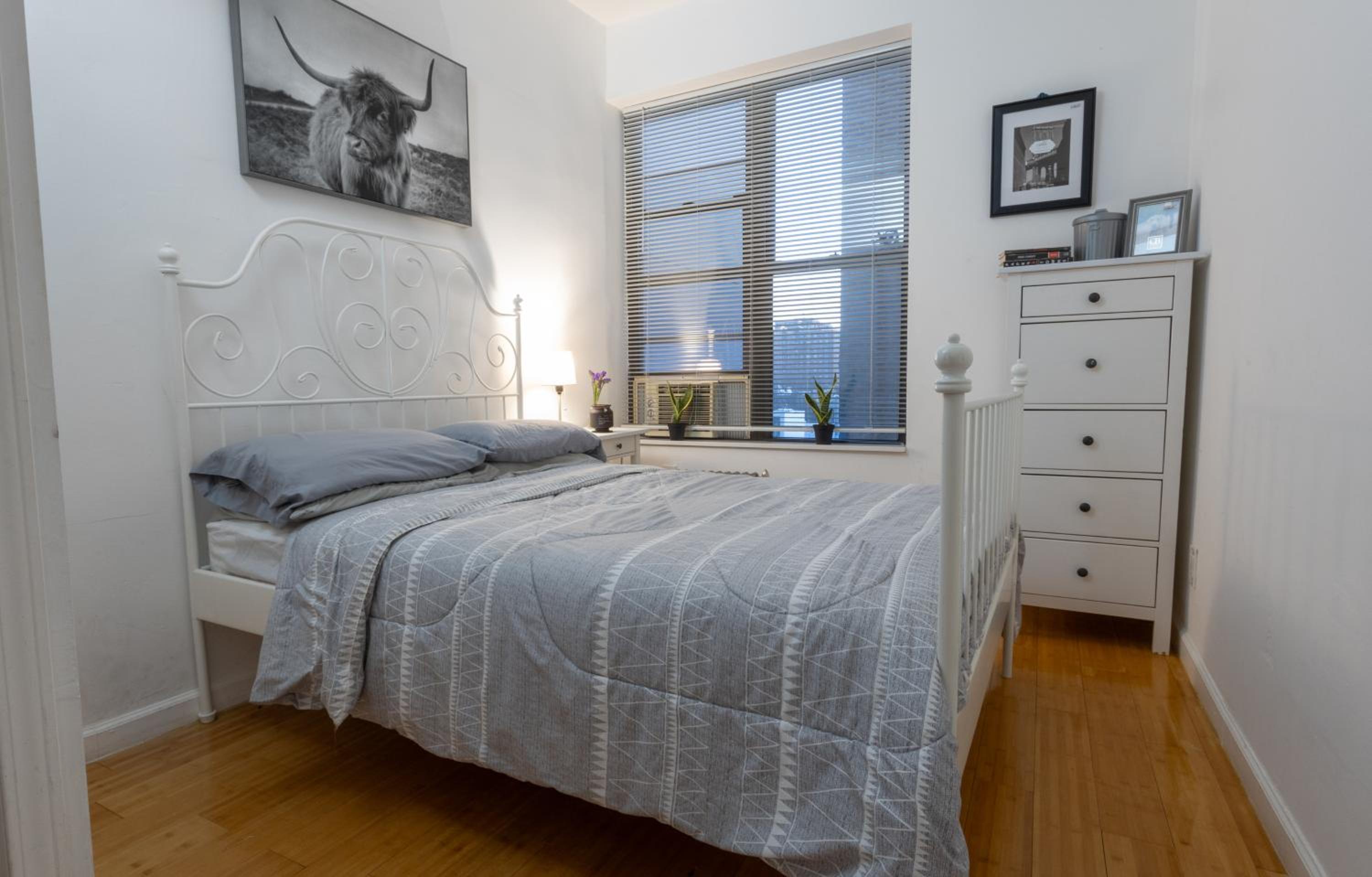 Modern Apartment By Central Park - 3 BR