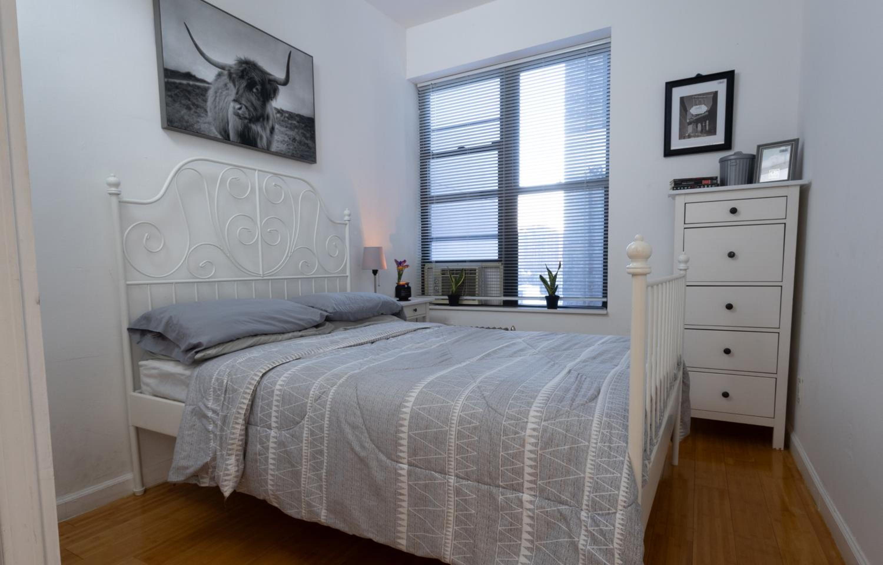 Modern Apartment By Central Park - 3 BR