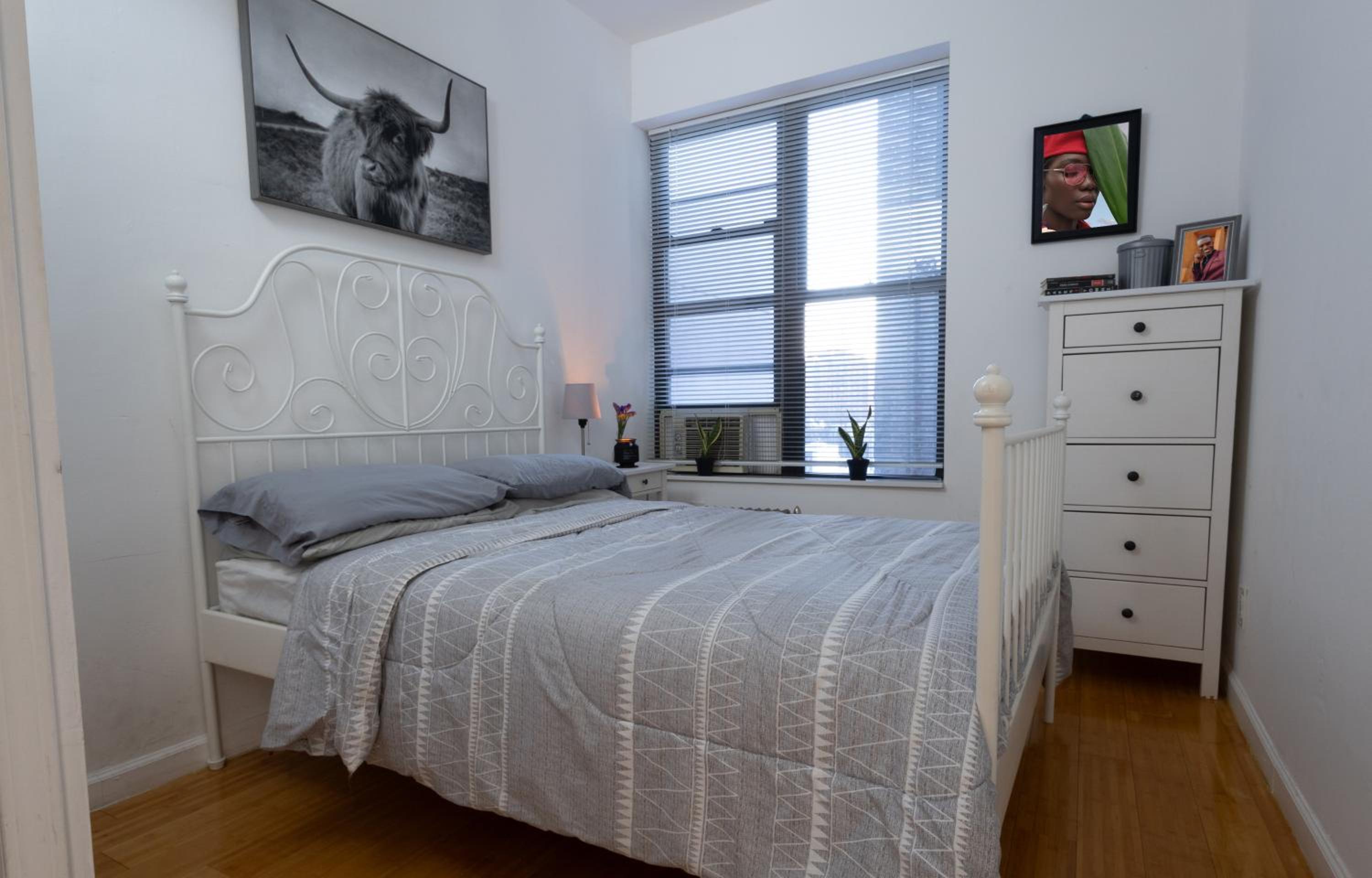 Modern Apartment By Central Park - 3 BR