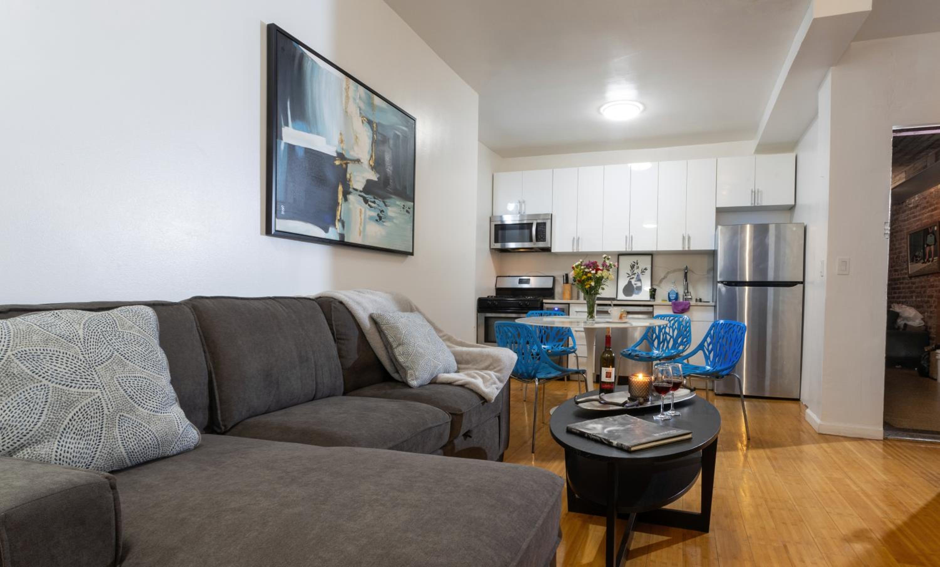 Modern Apartment By Central Park - 3 BR