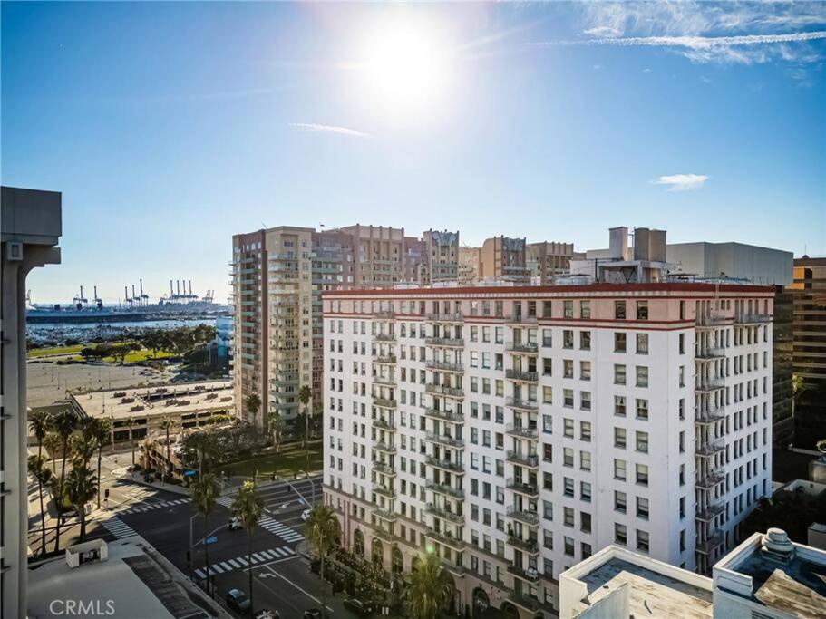 Ocean View Studio Near Convention Center and Beach view 5
