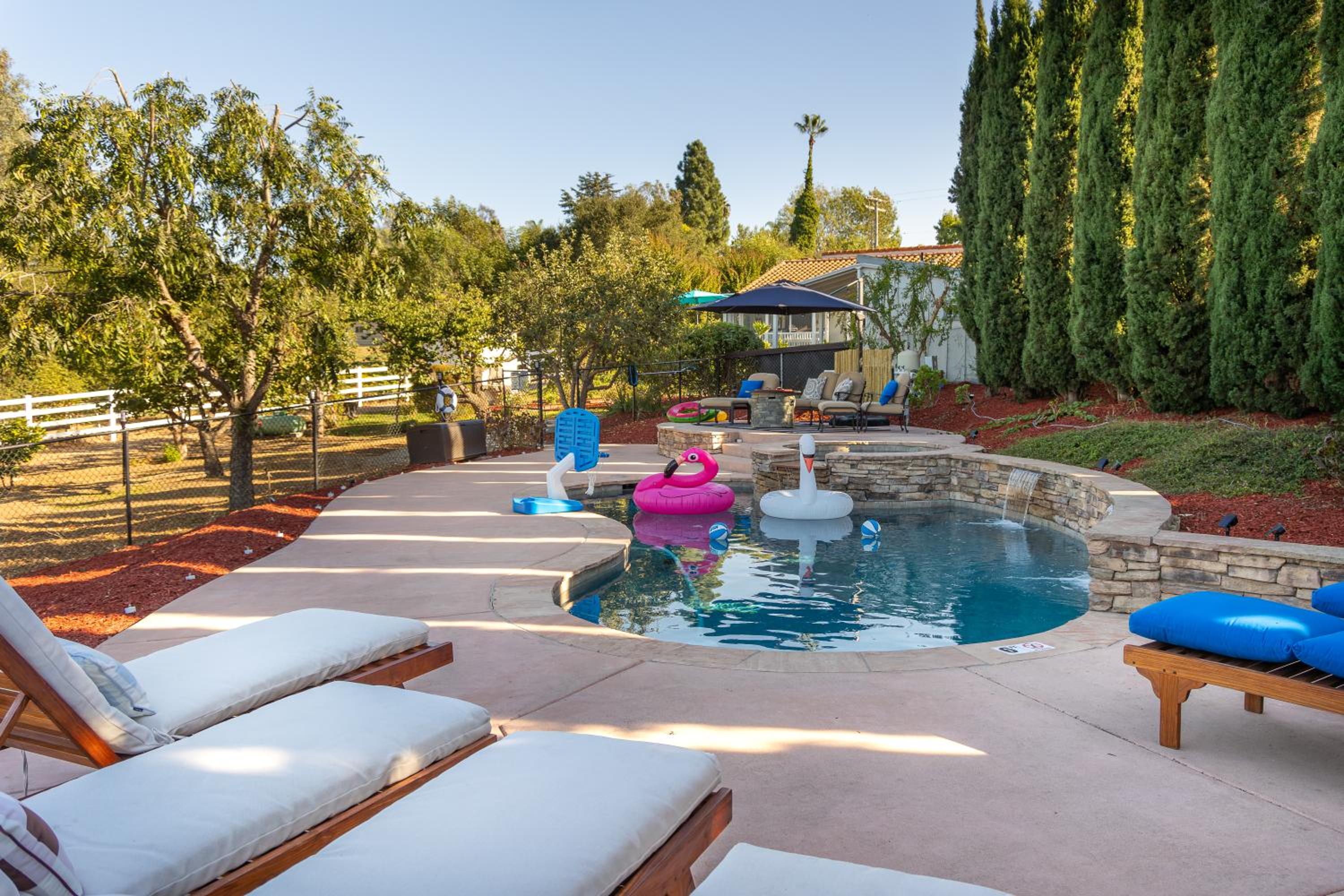 Fallbrook's Heavenly Estate - A Family Paradise view 3