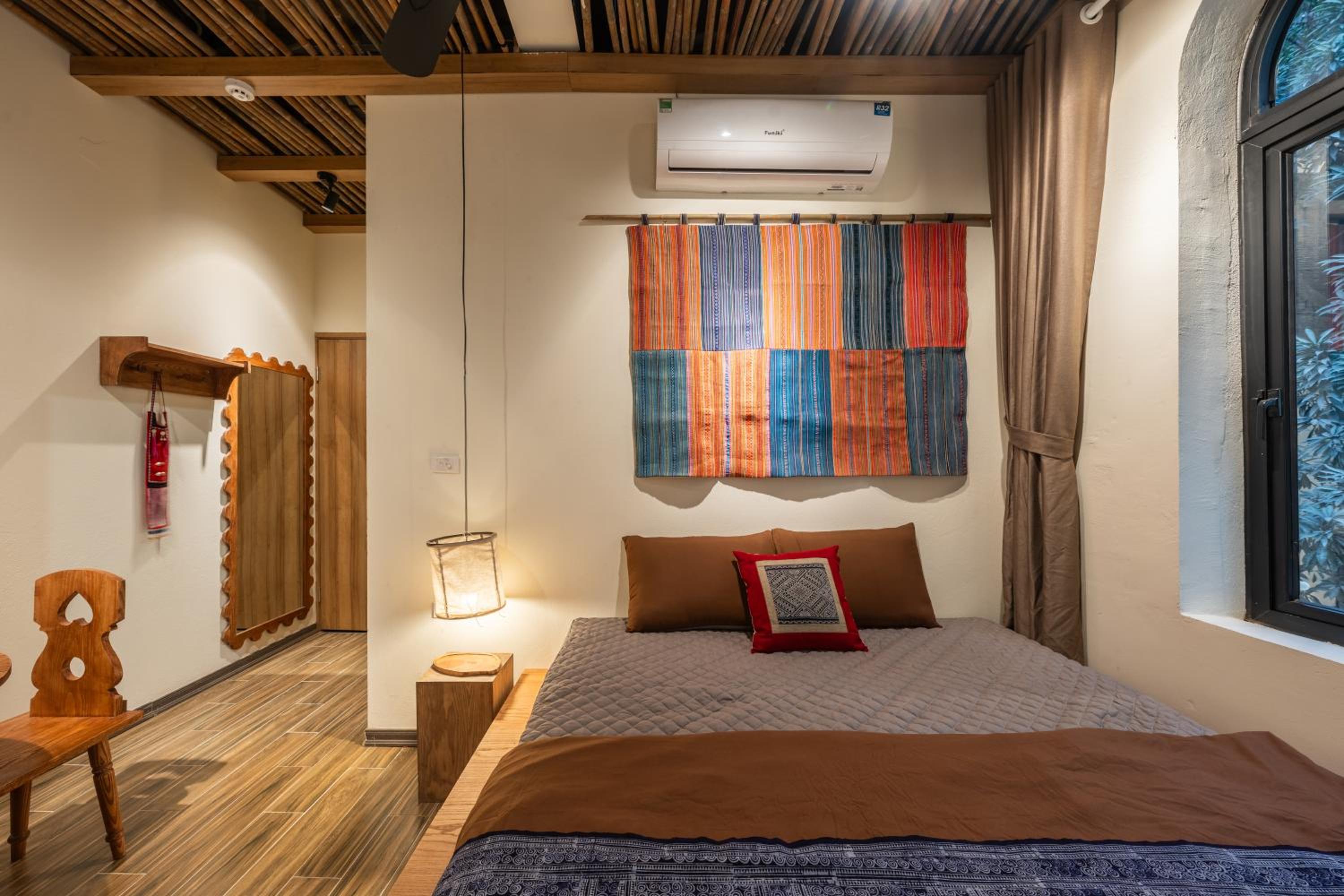 Moonlight House, Hoan Kiem Lake 3-minute walk