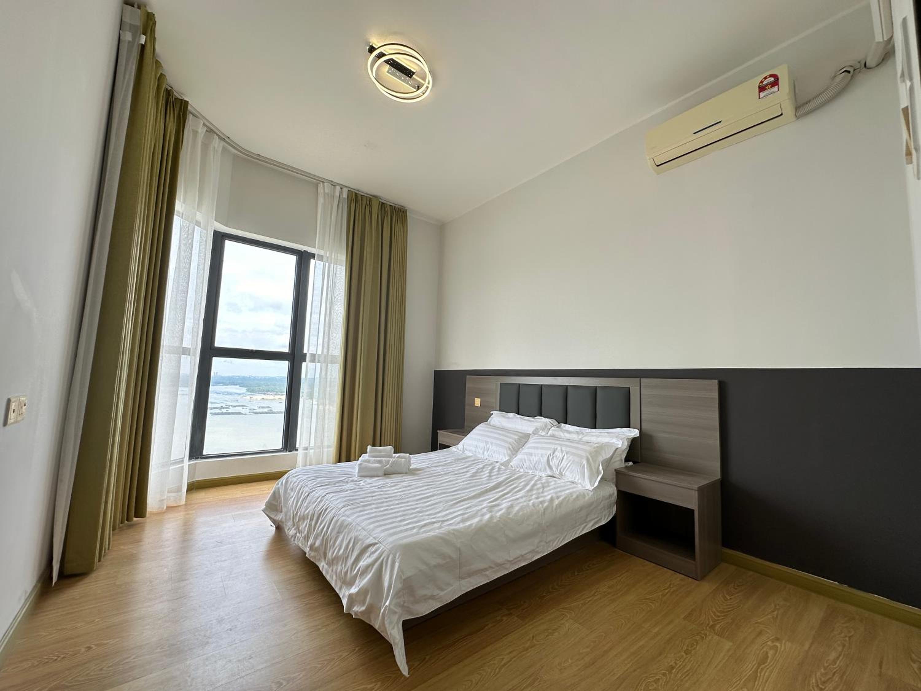Astonishing Ocean View 4 Bedroom Huge Balcony 2 Car Park