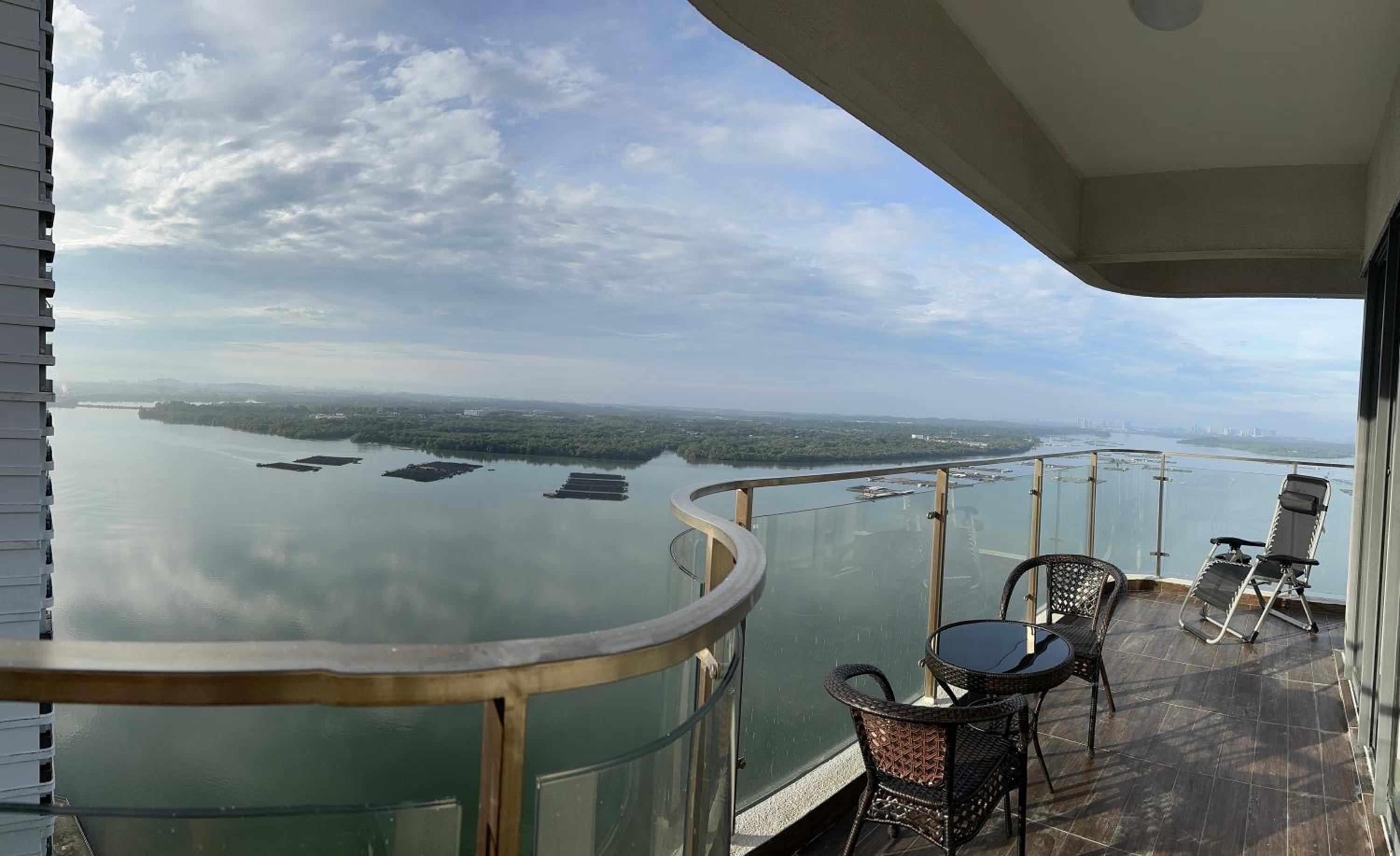 Astonishing Ocean View 4 Bedroom Huge Balcony 2 Car Park