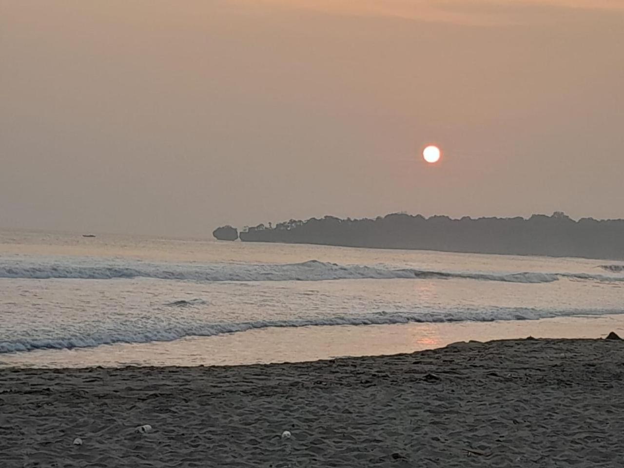 Villa Berkah Izzul Sawarna view 5