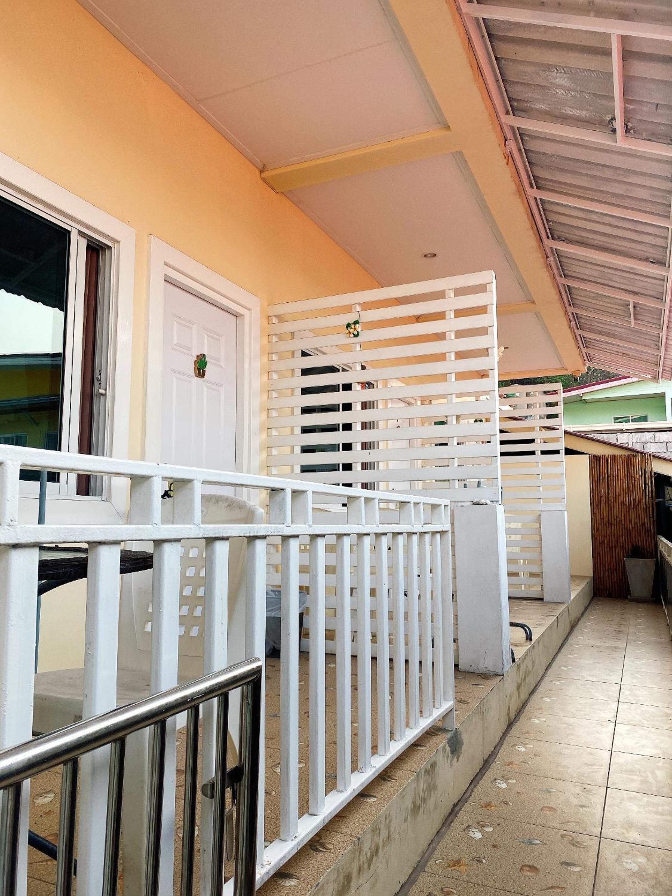 Baan Ta Long Beach Koh Larn