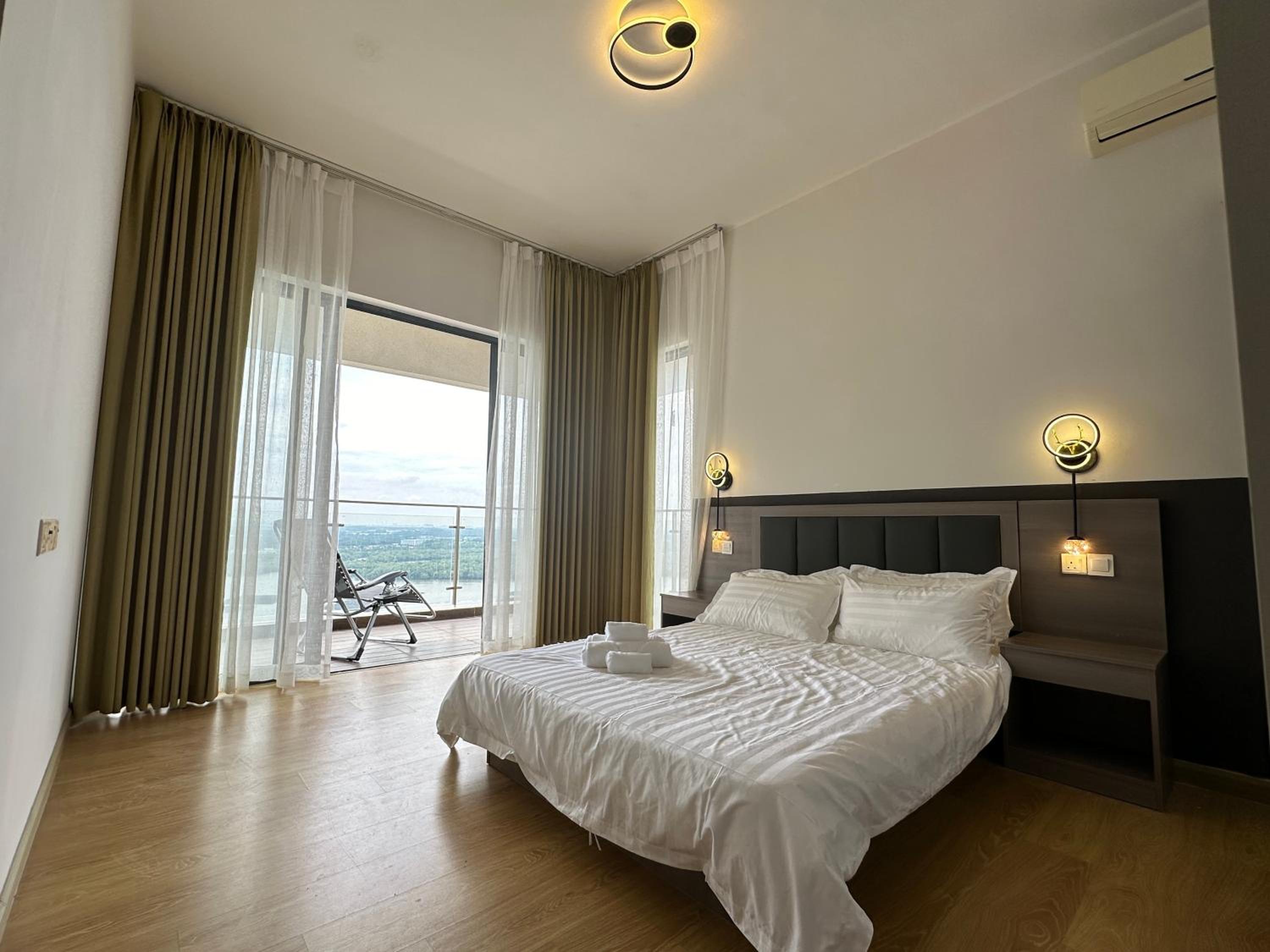 Astonishing Ocean View 4 Bedroom Huge Balcony 2 Car Park