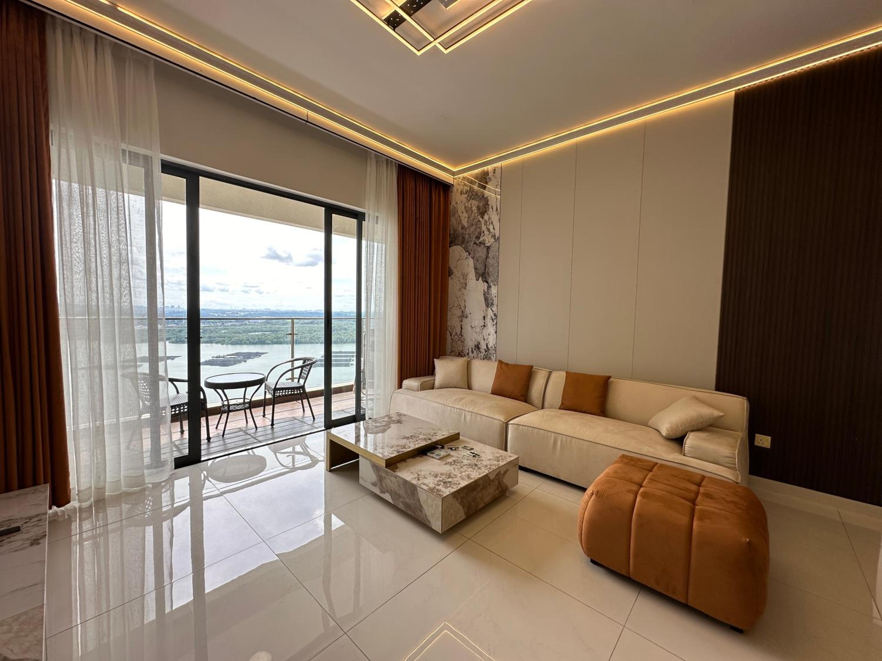 Astonishing Ocean View 4 Bedroom Huge Balcony 2 Car Park