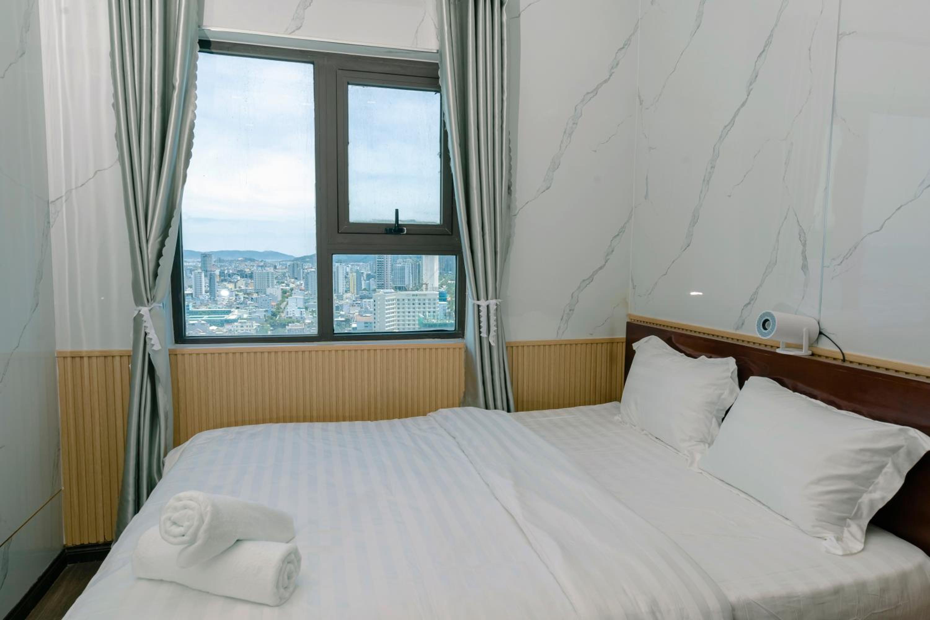 Sóng Homestay - 2BR apartment by Mỹ Khê Beach