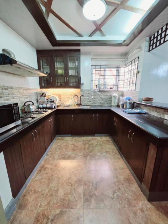Alexa's Home 3BR house with free parking view 3