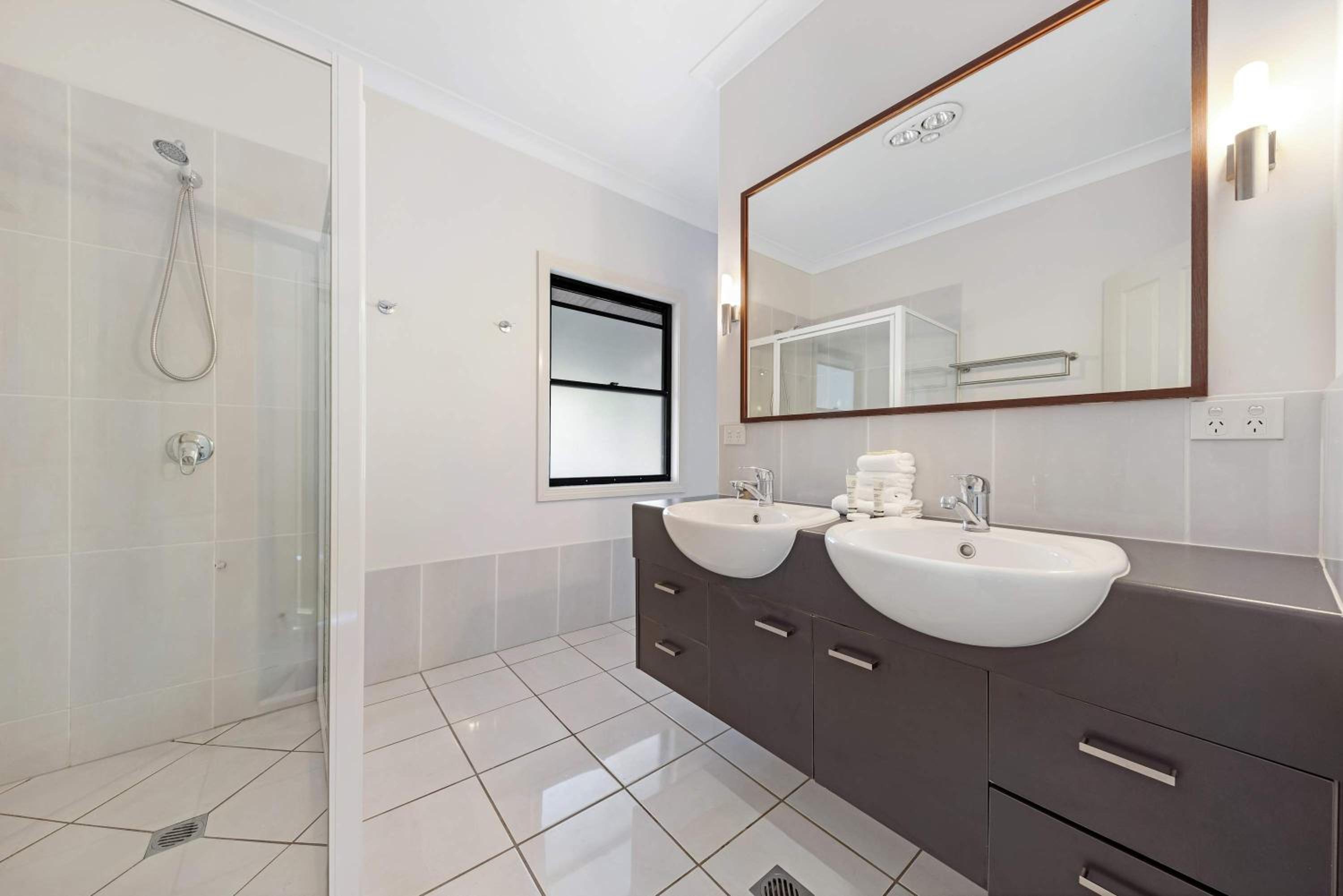 50kms of stunning ocean & hinterland views with pool