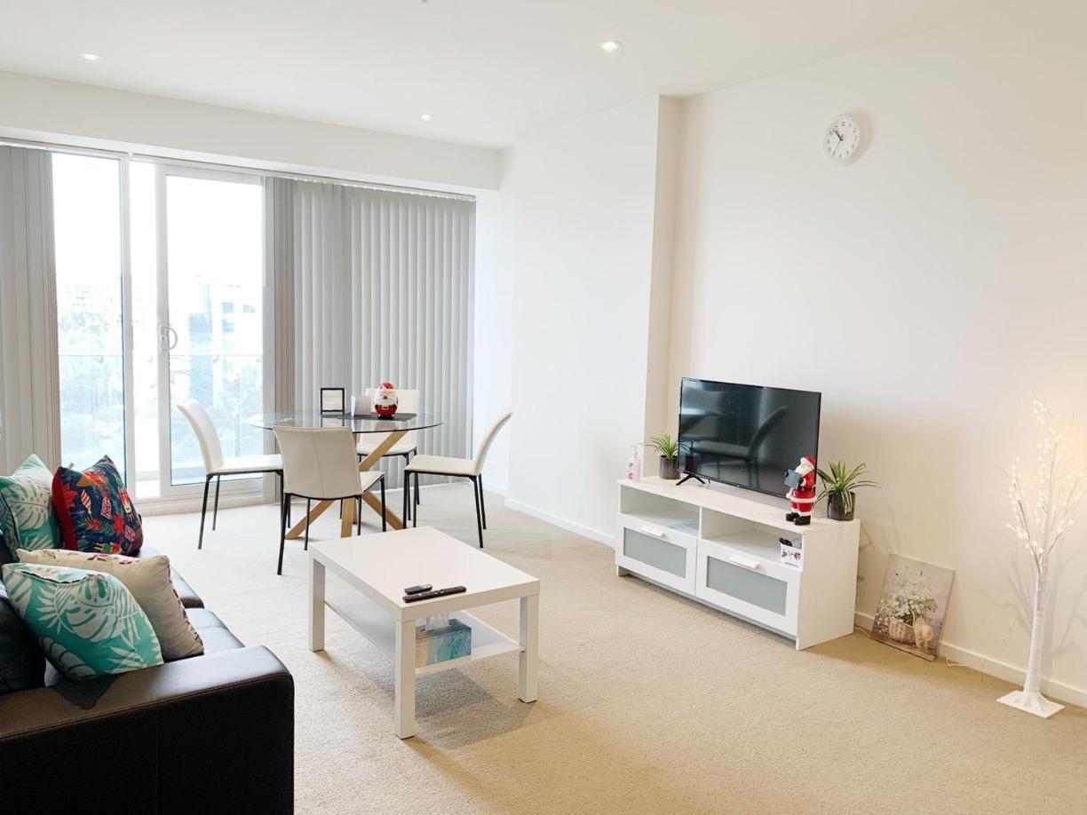Modern One Bedroom Apartment at Morphett- In the Heart of Adelaide