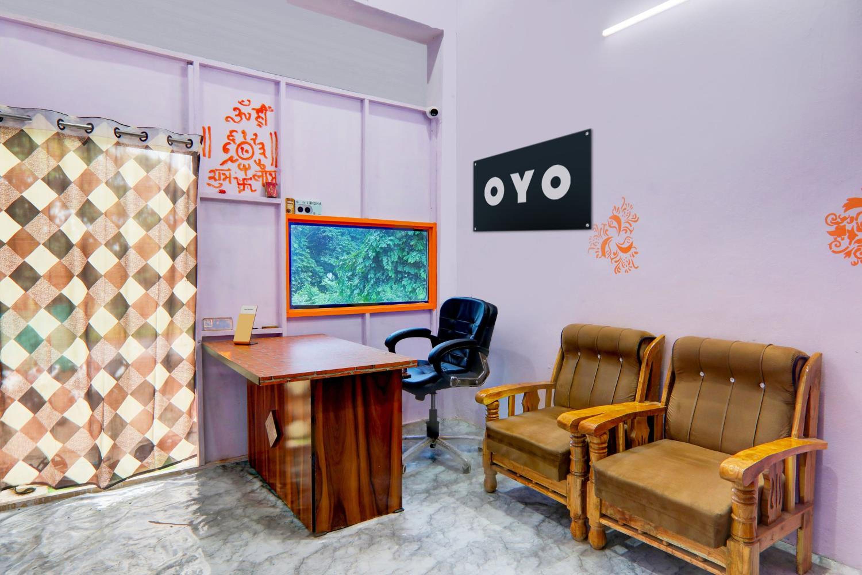 Lobby & Reception