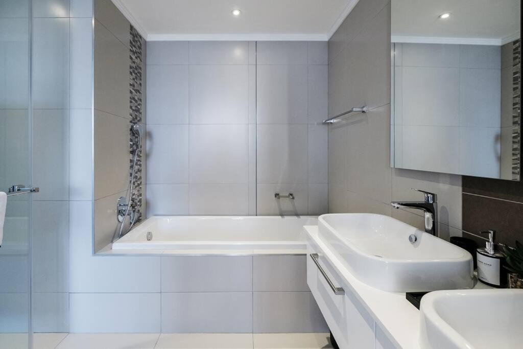 Masingita Towers - Luxurious Apartment Condo in Sandton