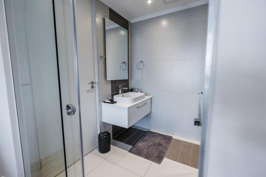 Masingita Towers - Luxurious Apartment Condo in Sandton