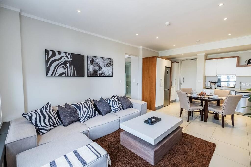 Masingita Towers - Luxurious Apartment Condo in Sandton