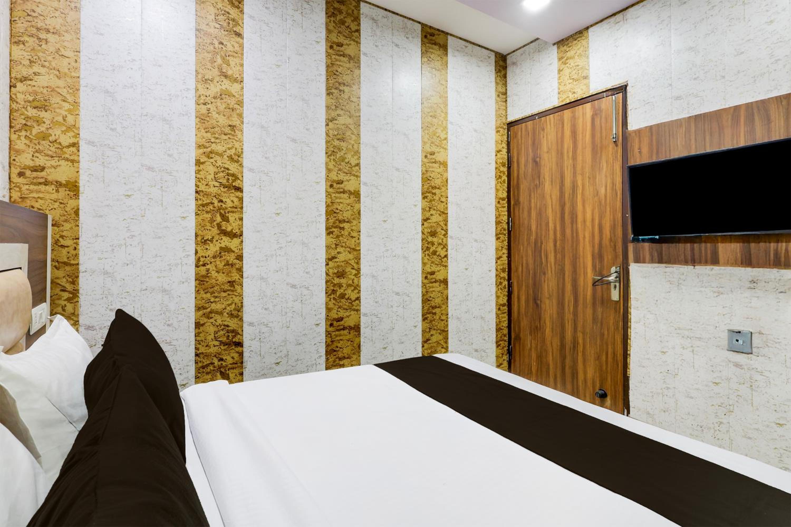 Hotel O Pride