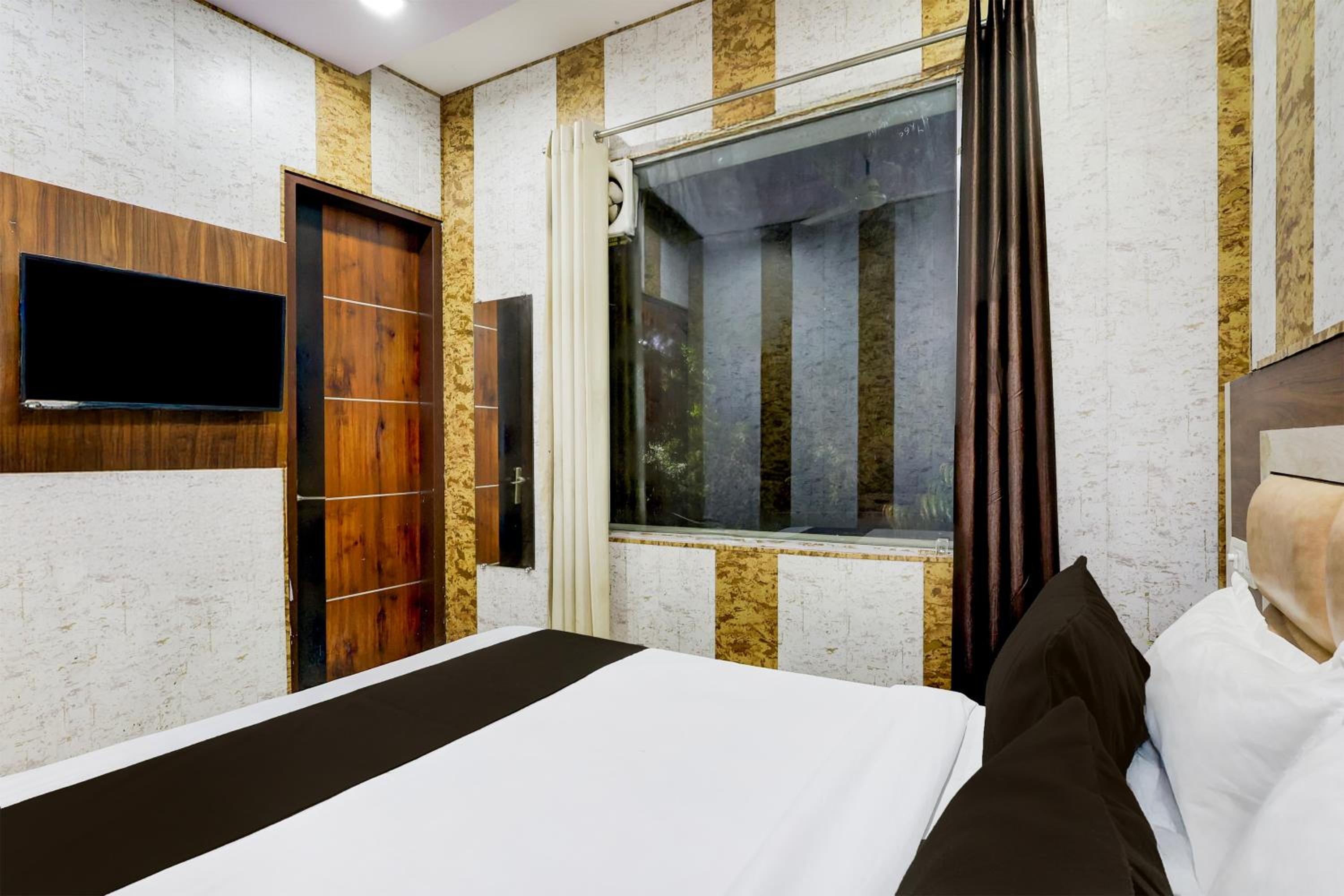 Hotel O Pride