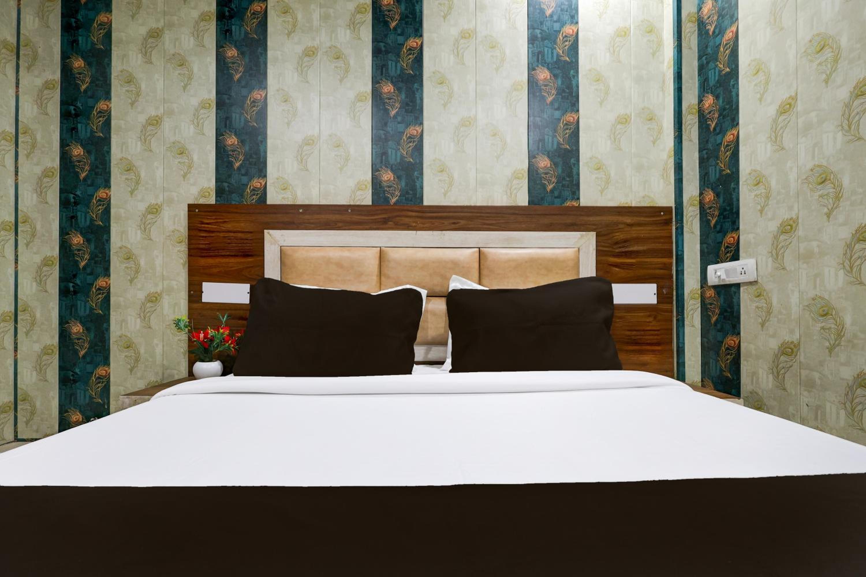Hotel O Pride