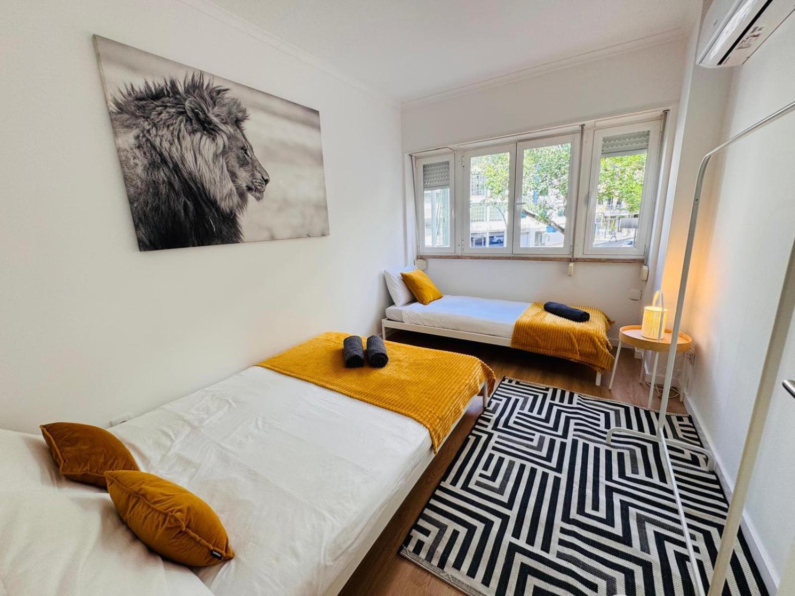 Brand New Triple Room, Lisbon City Center view 2