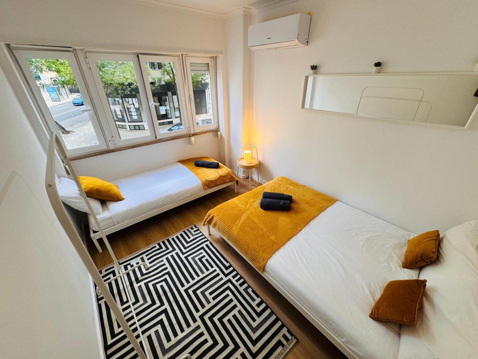 Brand New Triple Room, Lisbon City Center view 3