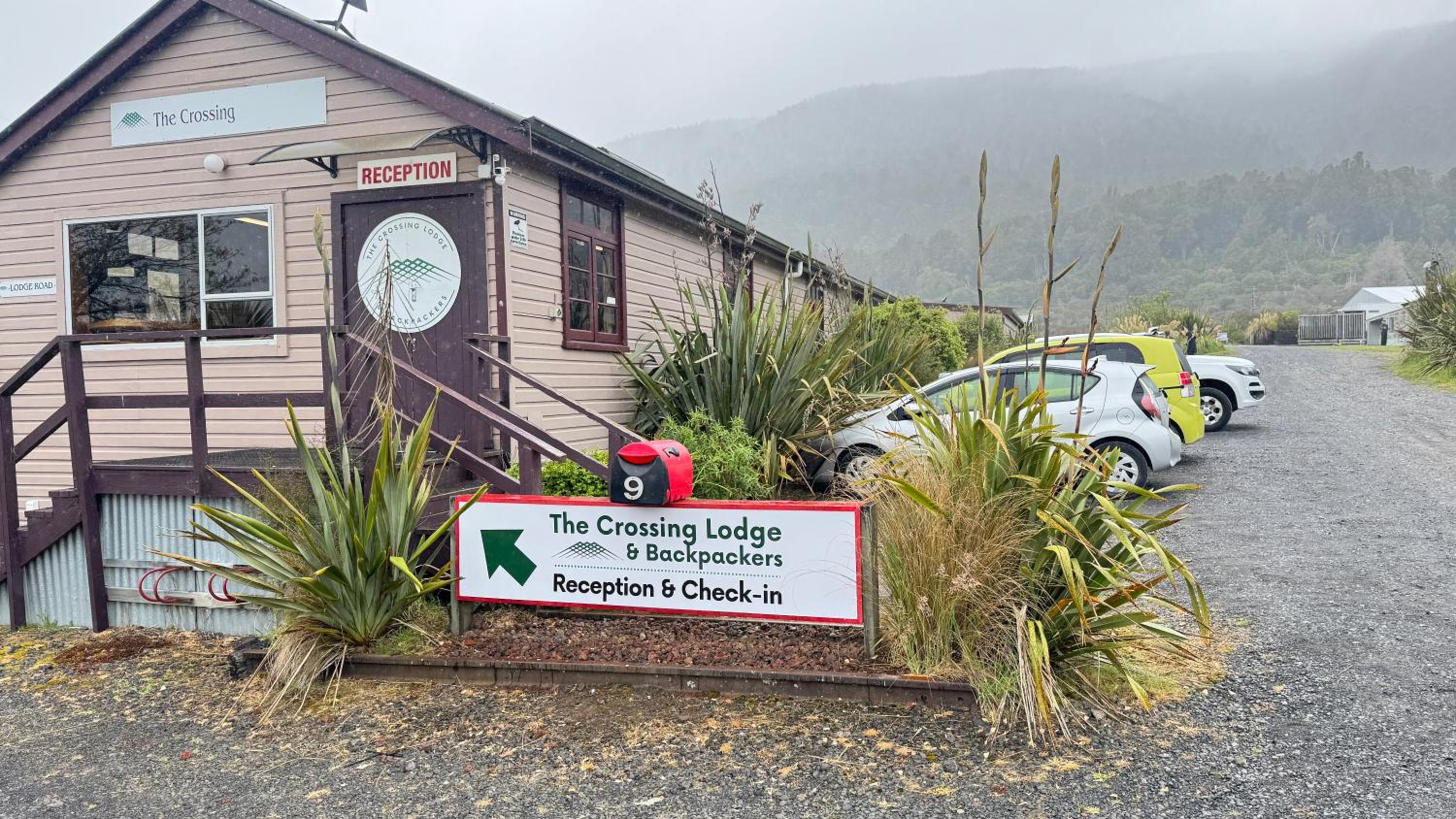 The Crossing Lodge & Backpackers