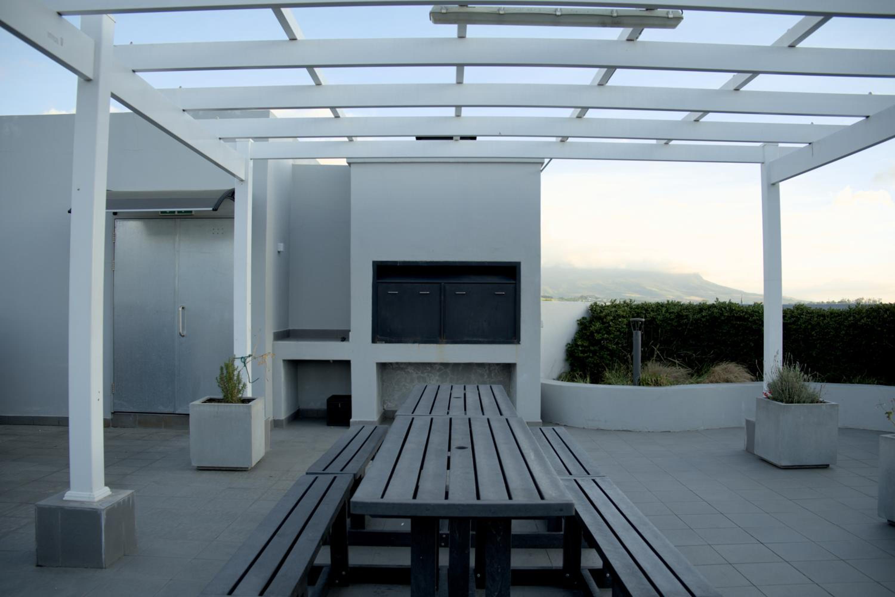 Vine & Valley Apartment view 5