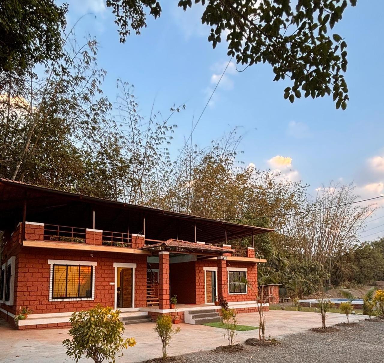 Beautiful and luxurious 3 BHK villa with Swimming pool and kitchen for upto 20 people near beach view 2
