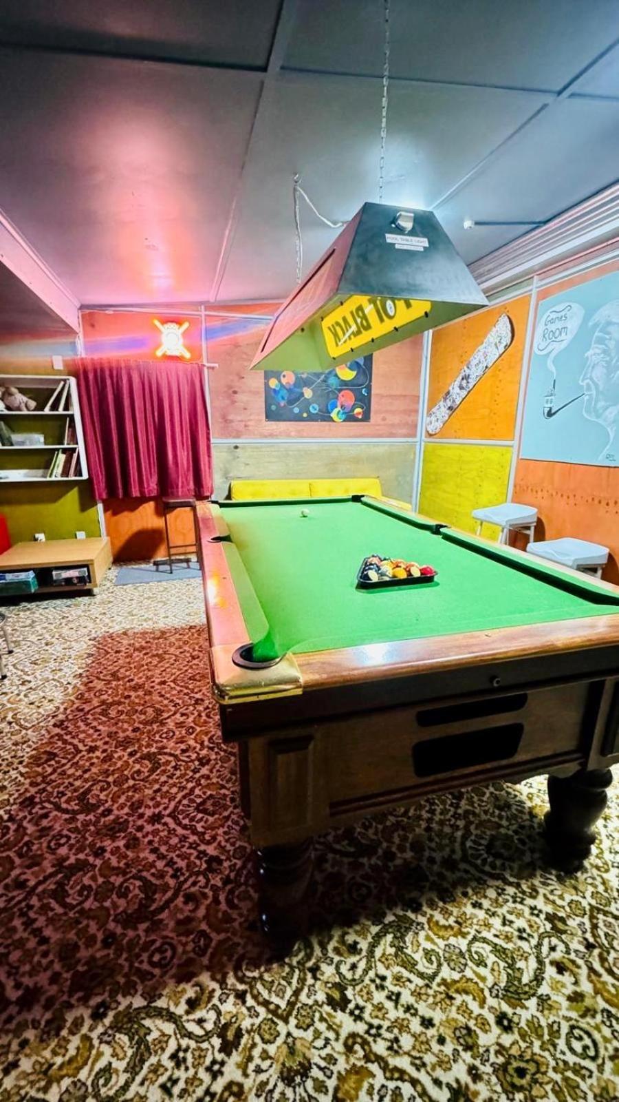 The Crossing Lodge & Backpackers