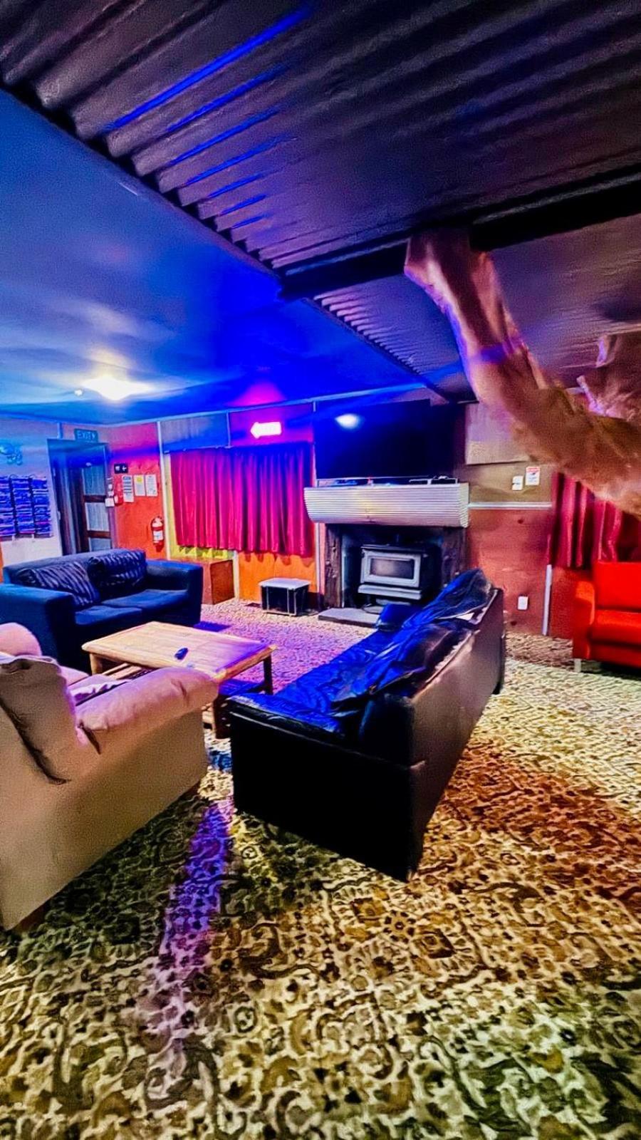 The Crossing Lodge & Backpackers