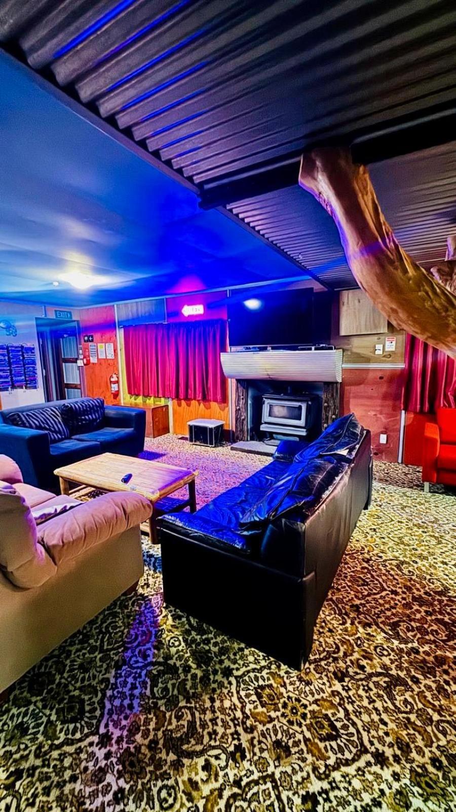 The Crossing Lodge & Backpackers
