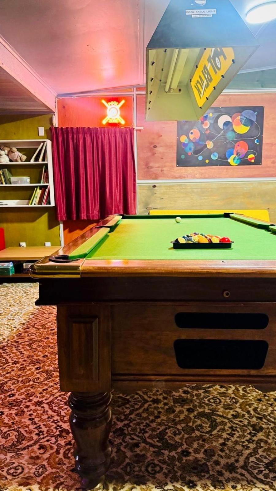 The Crossing Lodge & Backpackers