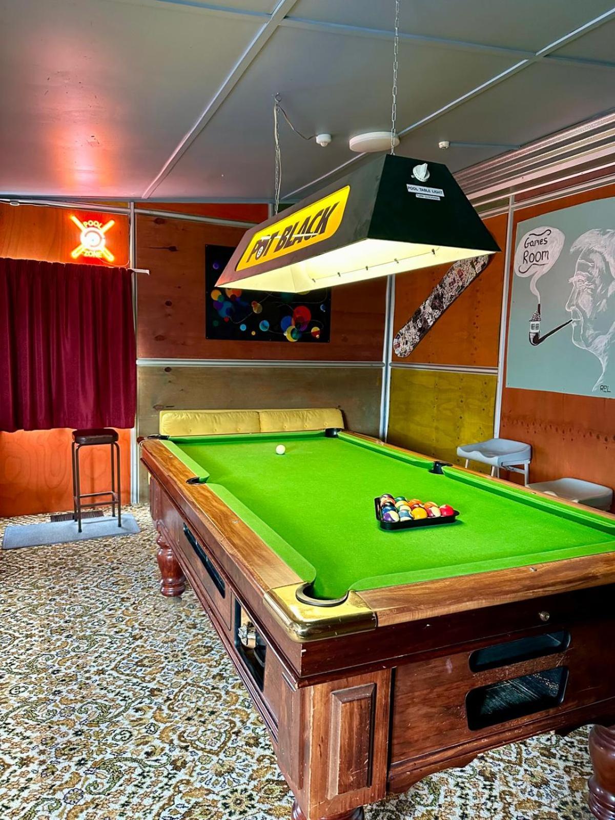 The Crossing Lodge & Backpackers