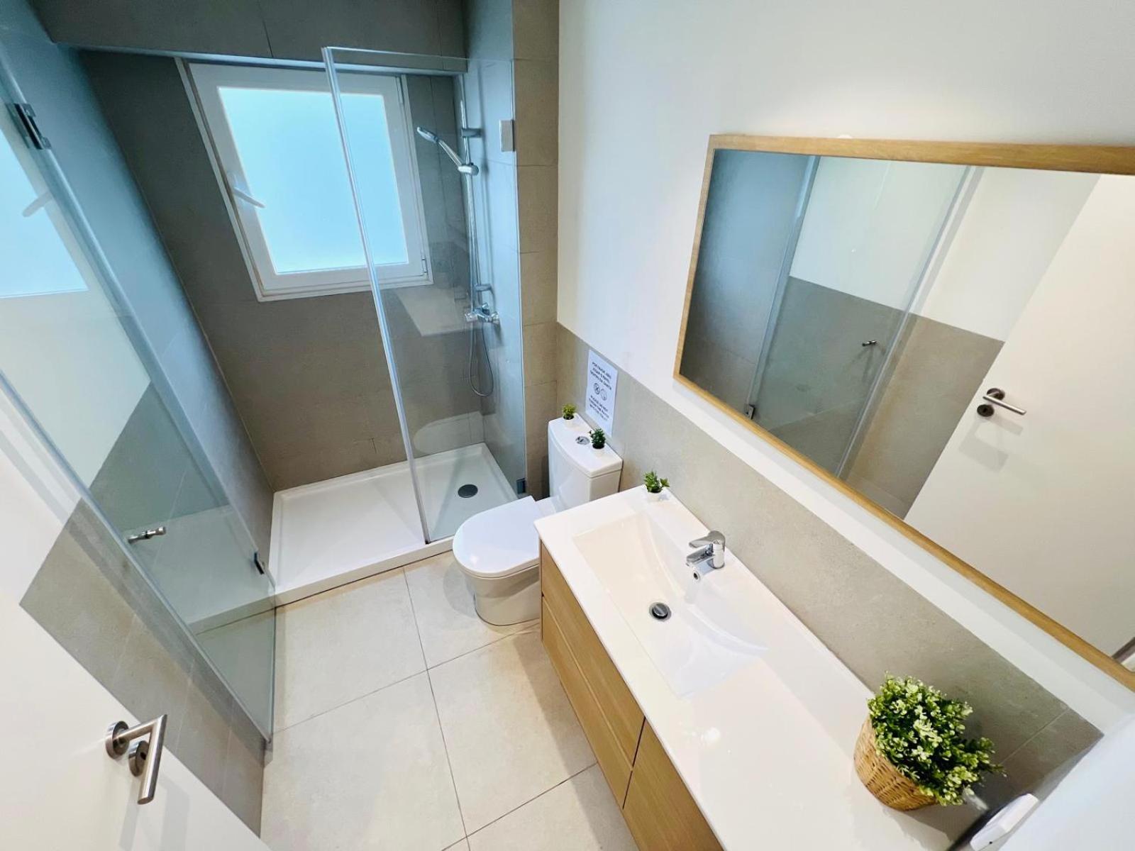 City Center Room, Perfect for Couples and Tourists