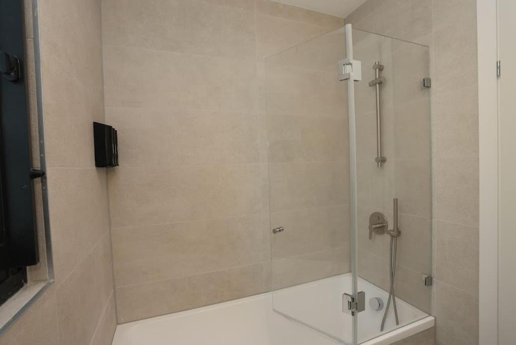 Luxury 2BD Beach Apartment 105 view 5