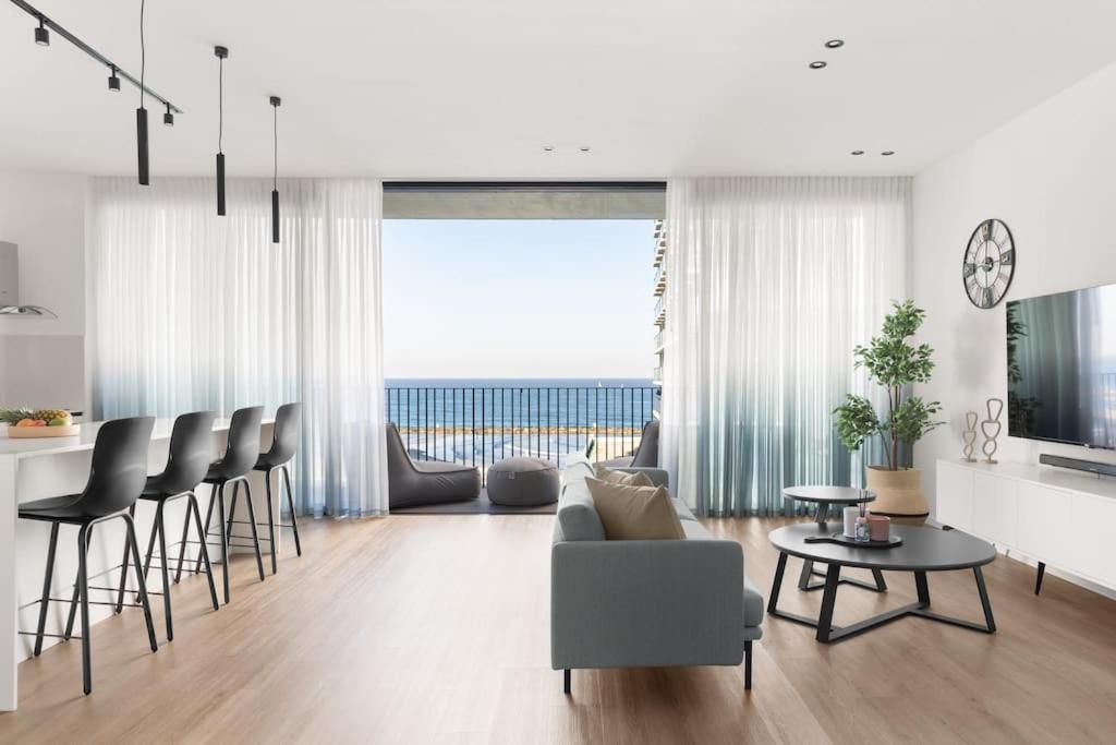Luxury 2BD Beach Apartment 210 view 3