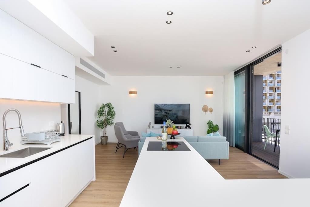 Luxury 2BD Beach Apartment 214 view 2