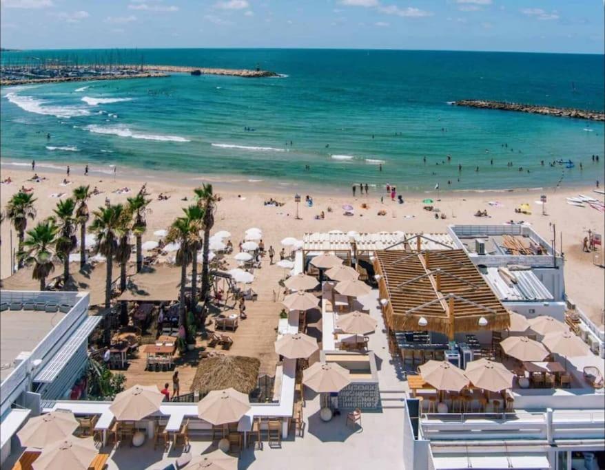 Luxury 2BD Beach Apartment 214 view 3